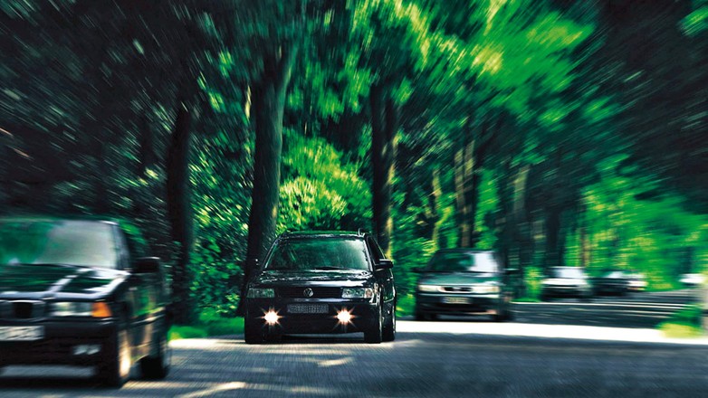 Radzimy jak i kiedy używać świateł do jazdy dziennej