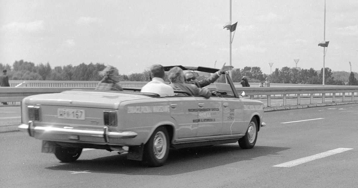 Polski Fiat 125p Long cabrio (Trasa Łazienkowska; Warszawa; 1974 r.)