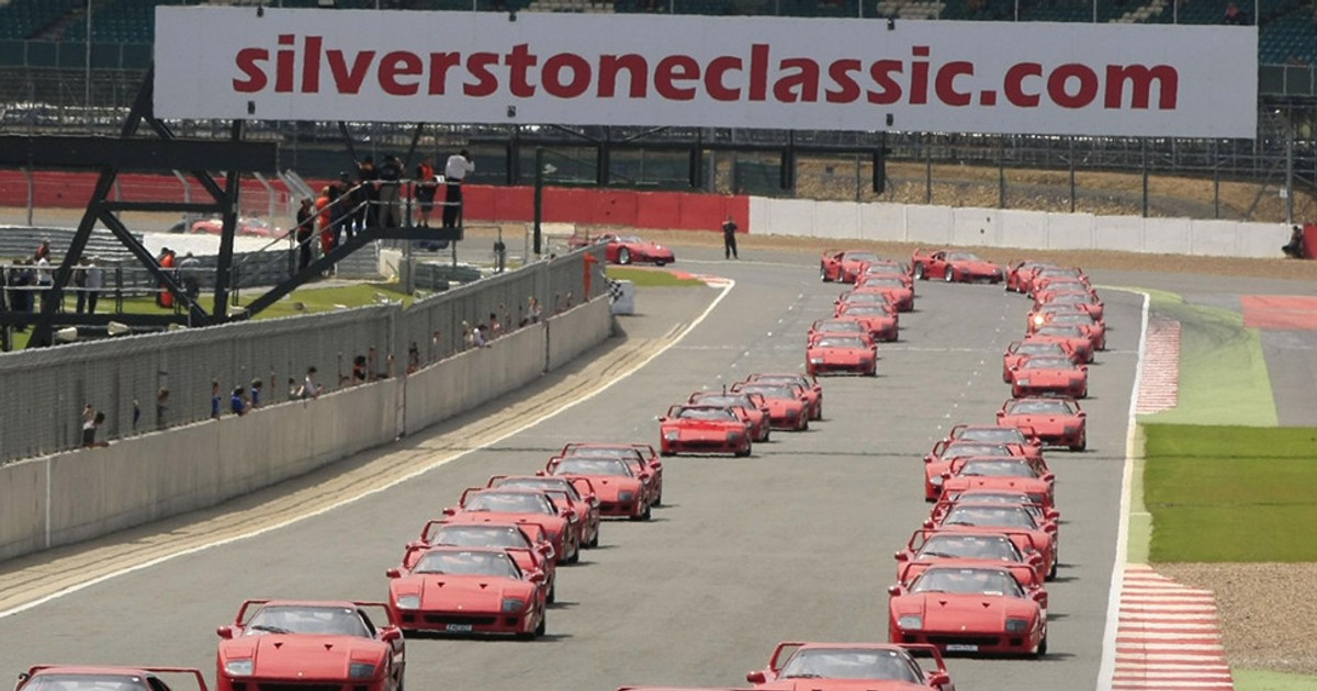 Największa parada Ferrari F40 na Silverstone Classic 2012