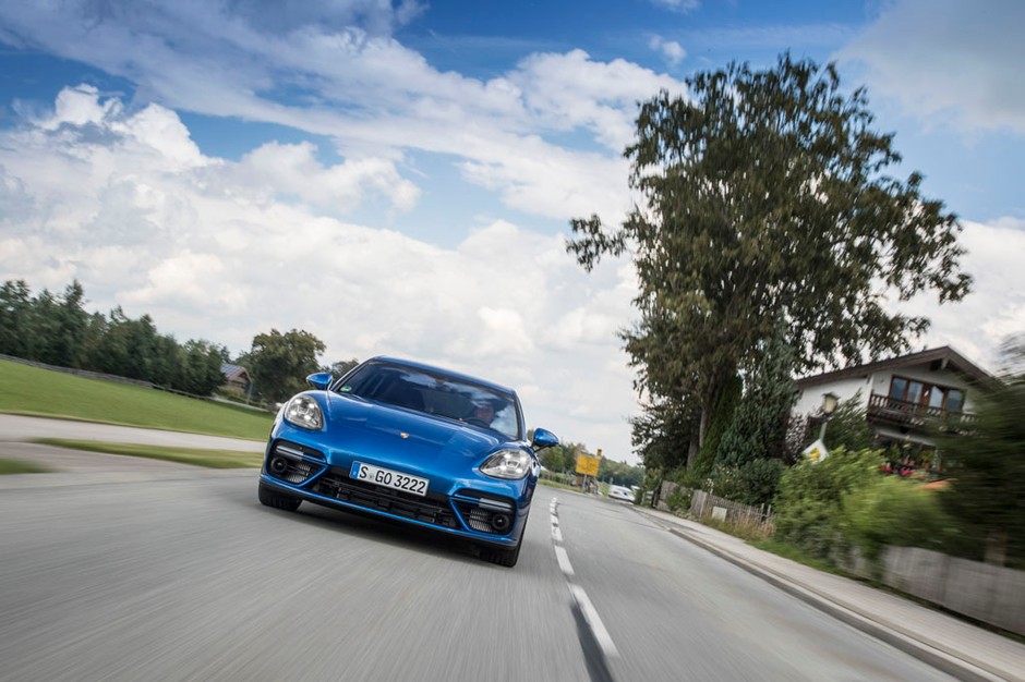 Porsche Panamera Turbo - władca lewego pasa i toru