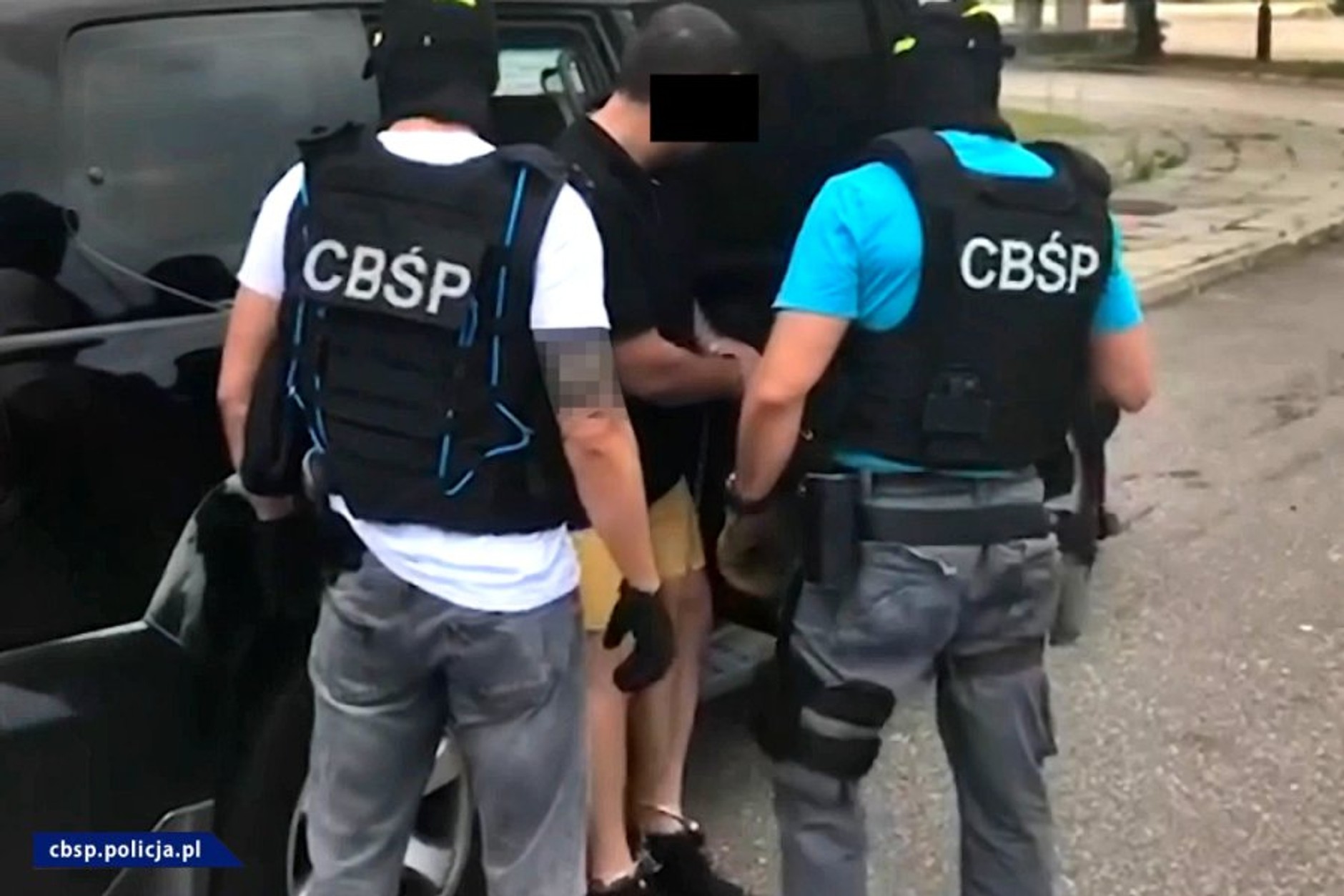 Prokuratura w Gdańsku, funkcjonariusze Centralnego Biura Śledczego Policji oraz urzędnicy Krajowej Administracji Skarbowej - wspólna akcja kontroli sprowadzanych aut