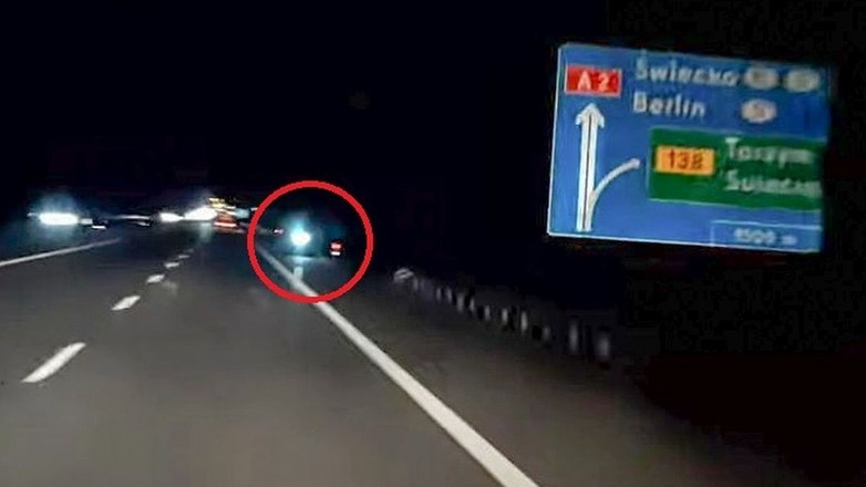 Jechał hulajnogą pod prąd na autostradzie