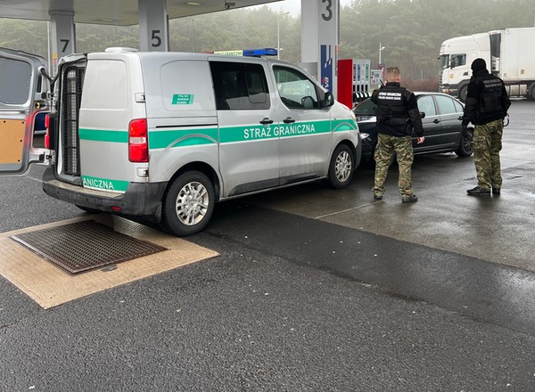 Oficjalnie woził pasażerów. Po pracy miał inne zajęcie