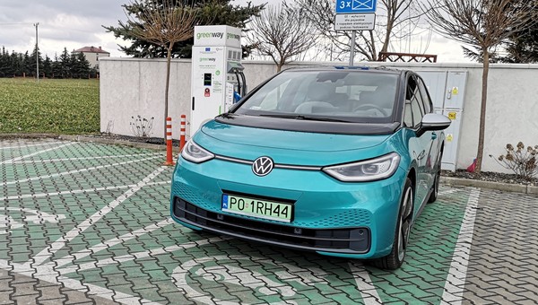 Volkswagen ID3 na szybszej stacji