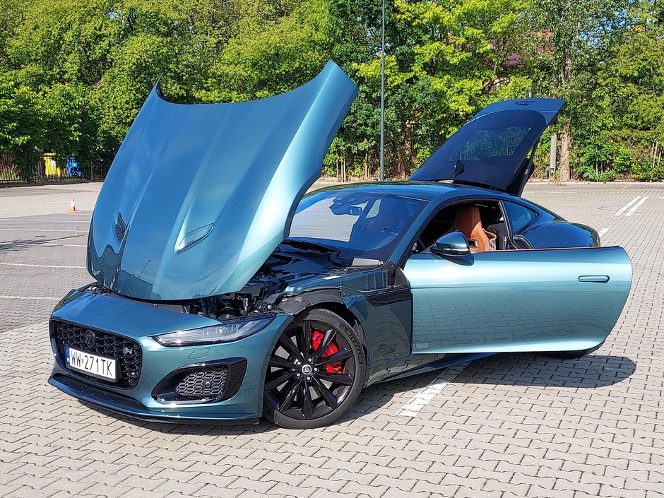 Jaguar F-Type R75
