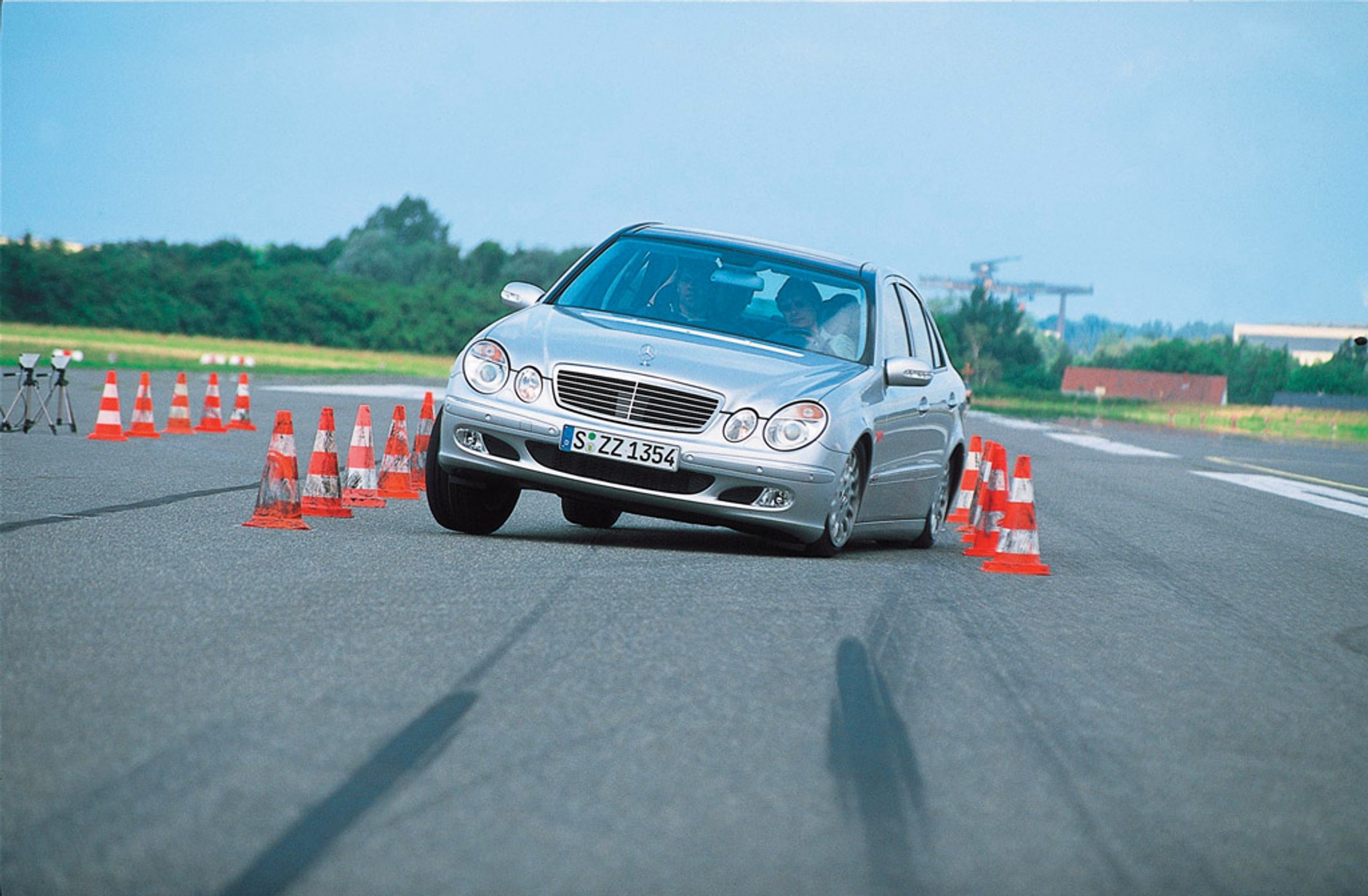 BMW serii 5 kontra Mercedes klasy E: kuszące limuzyny z dieslami