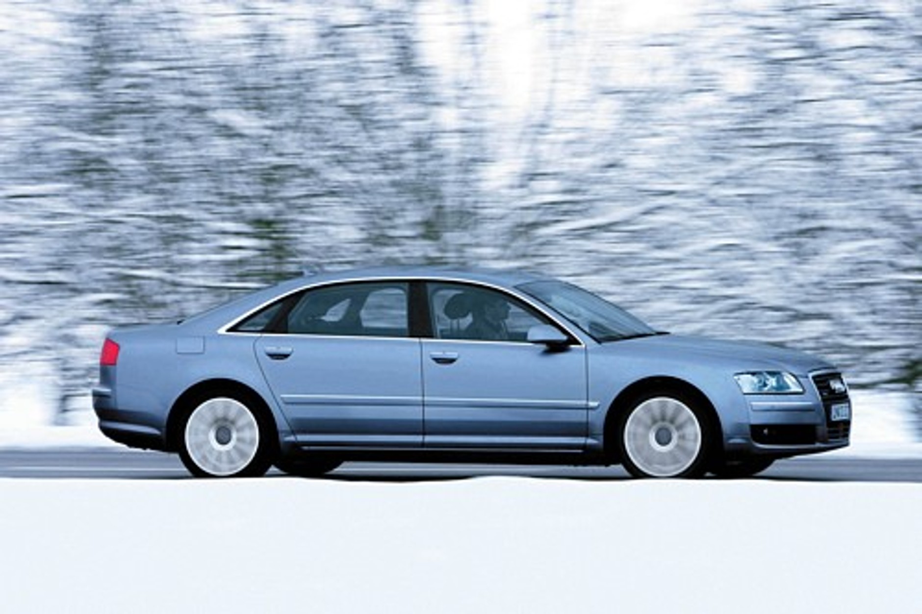 Z nowym grillem i silnikiem