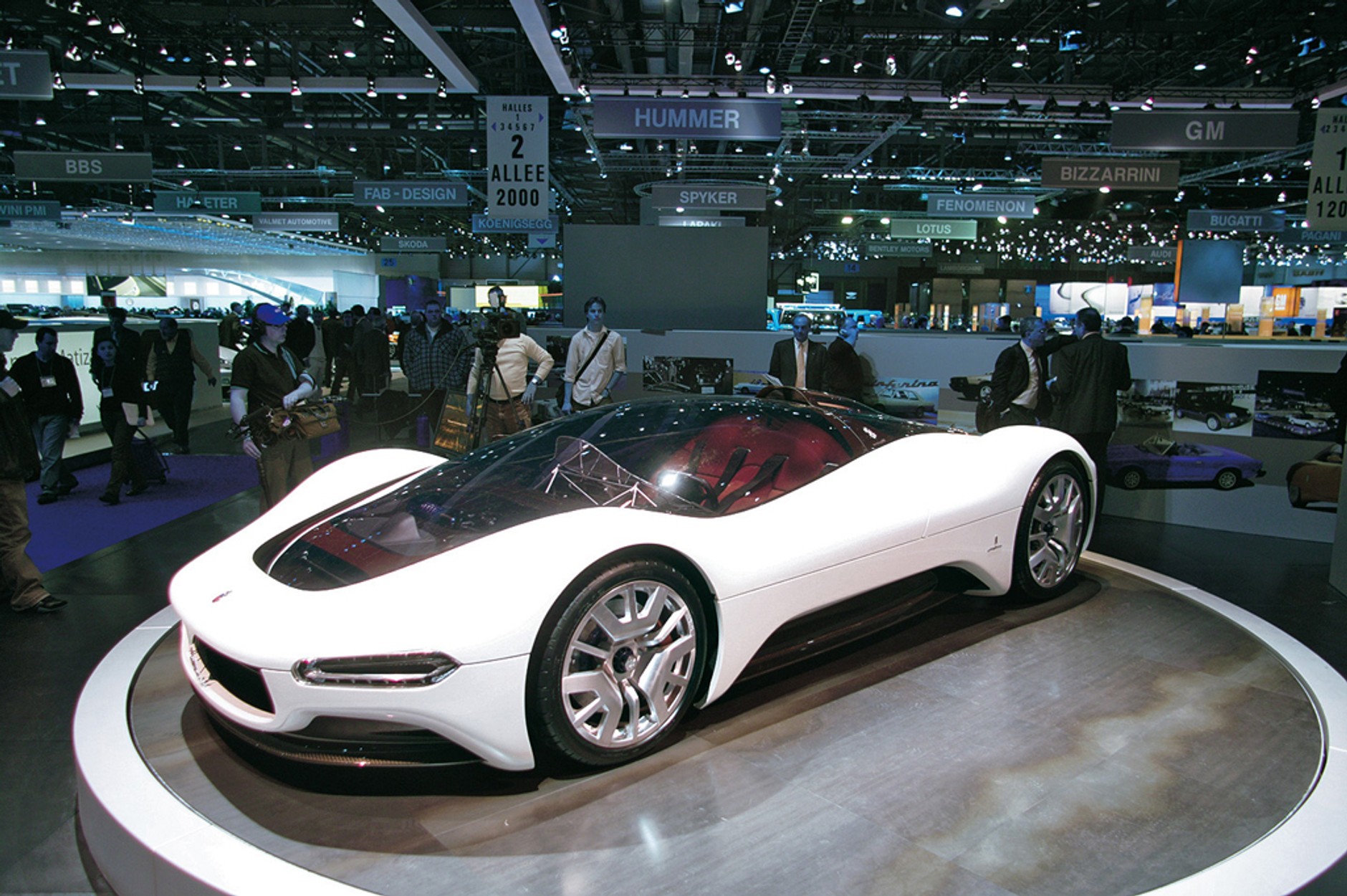 BMW Vision Efficient Dynamics i Pininfarina Modulo - Powrót do przyszłości