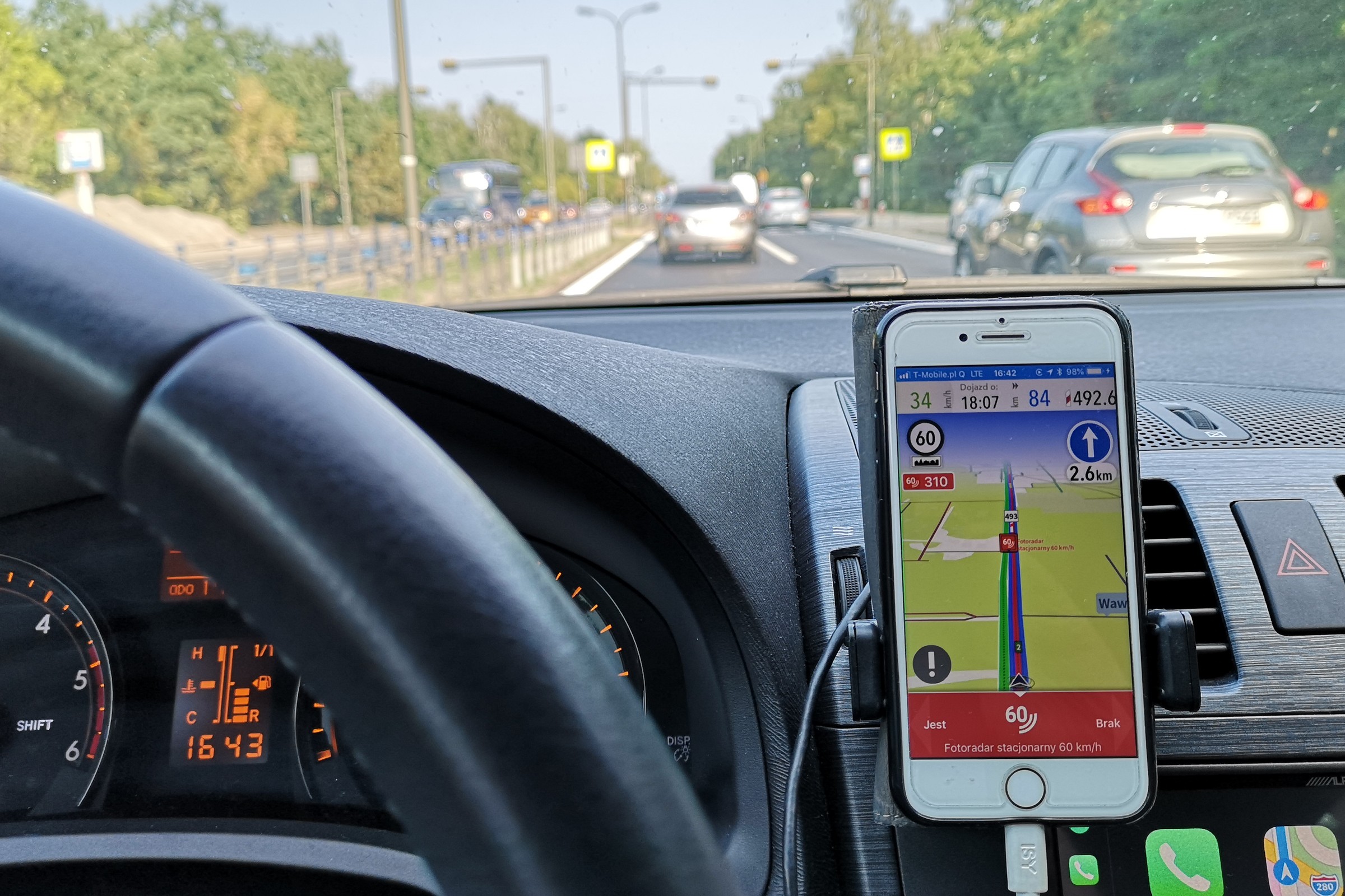 Wlepiają mandaty za mapy z fotoradarami. Gdzie kategorycznie trzeba je wyłączyć?