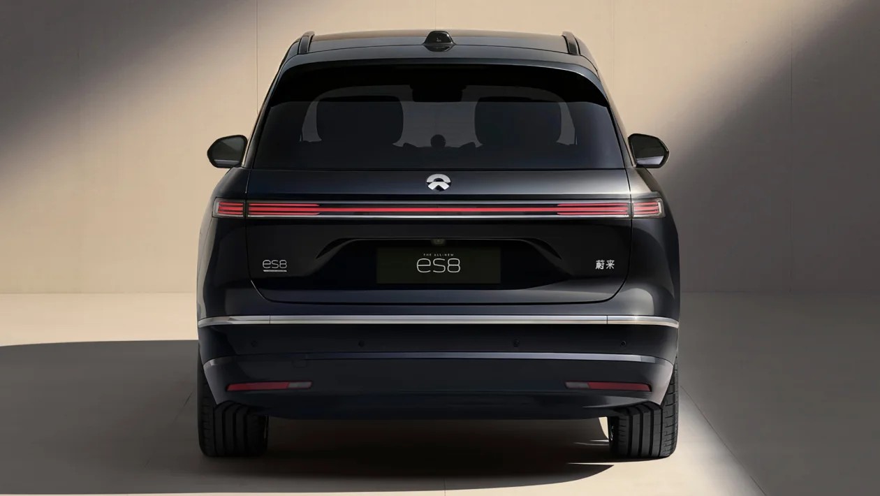 Nio ES8