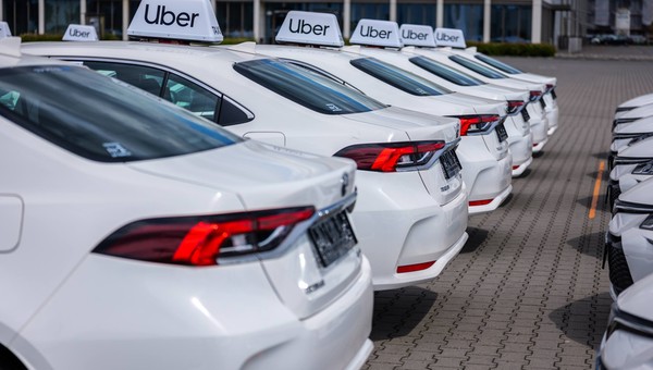 Toyoty zdominowały ten biznes. Samochody w zasadzie nie stygną