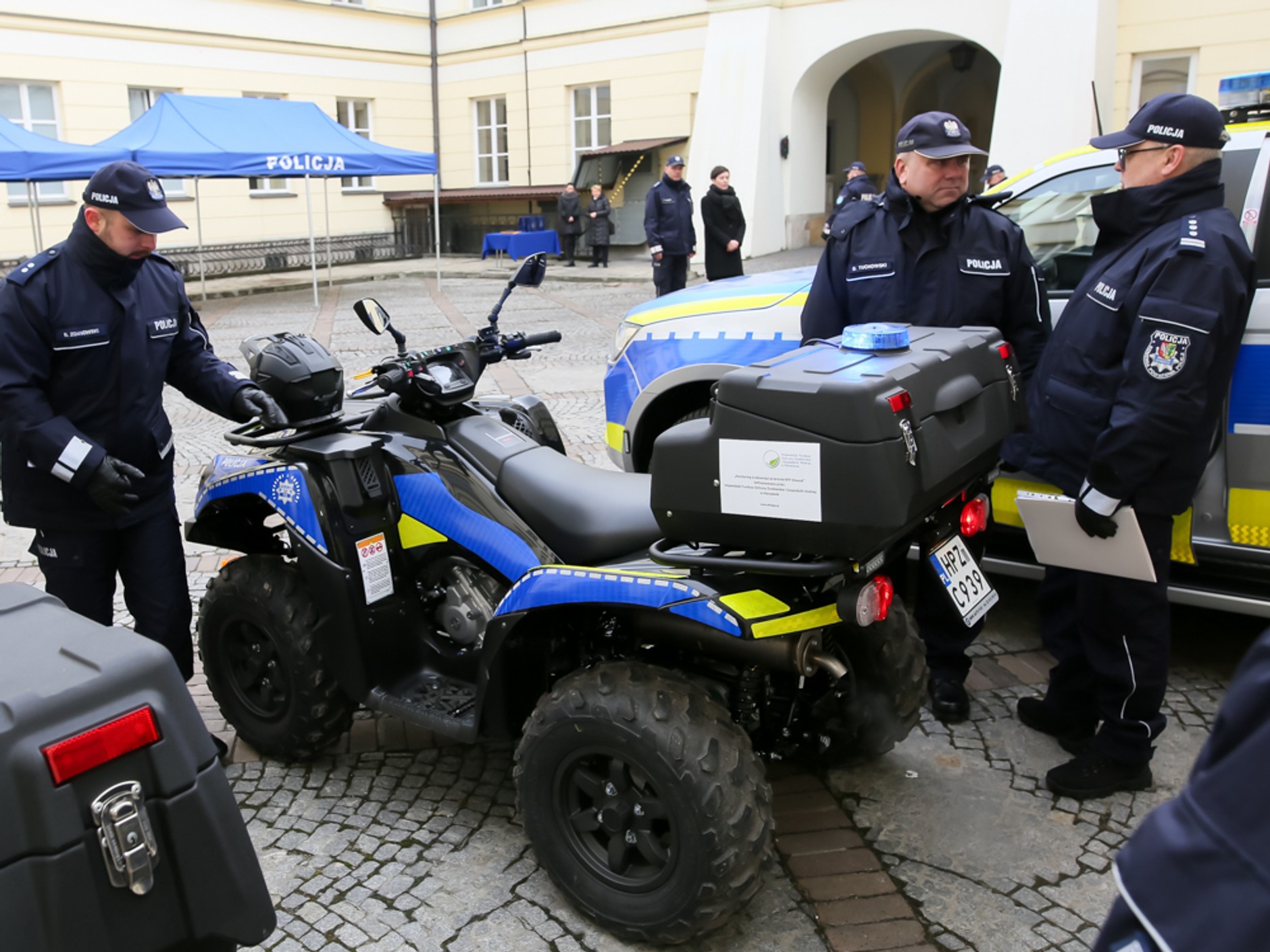 Nowe radiowozy stołecznej policji