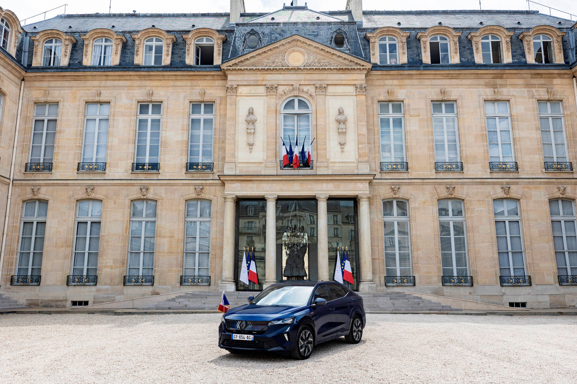 Renault Rafale zostało nową limuzyną prezydencką Emmanuela Macrona