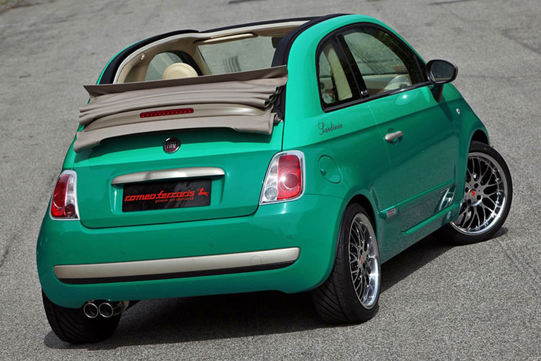 Zielony, ale nieekologiczny Fiat 500C Sardinia by Romeo Ferrari