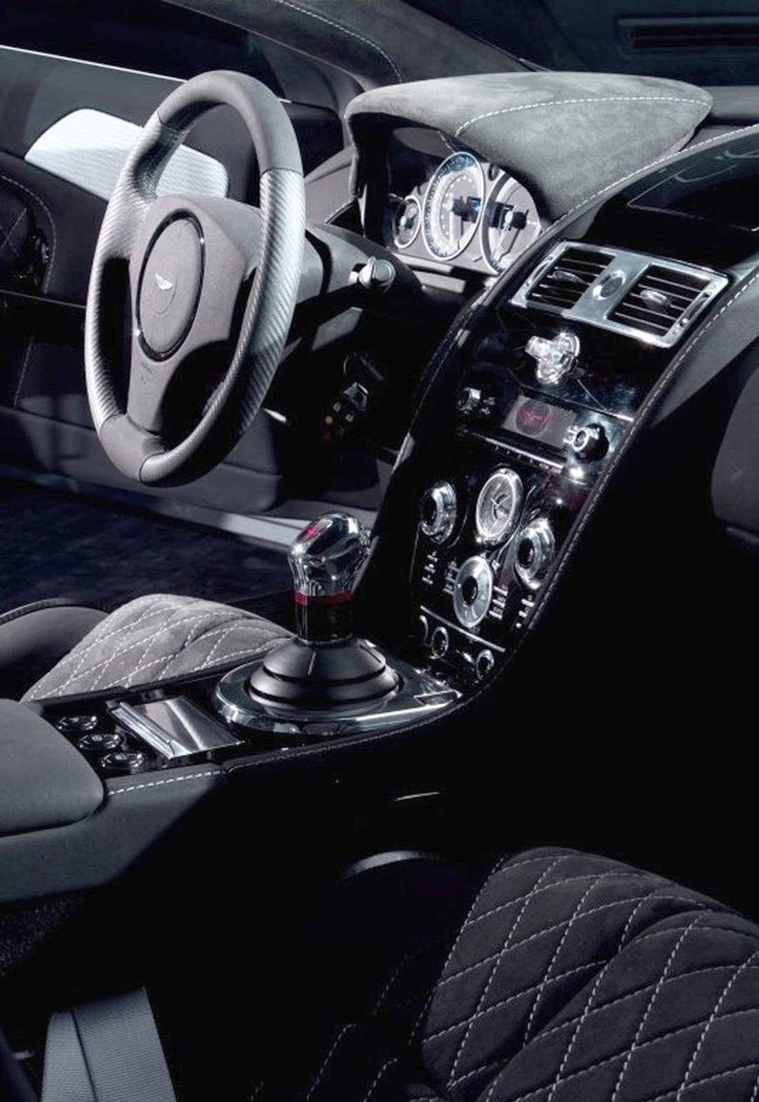 Aston Martin DBS – teoria spisku