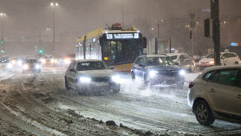 25c30275 - WARSZAWA INTENSYWNE OPADY ŚNIEGU (intensywne opady śniegu)