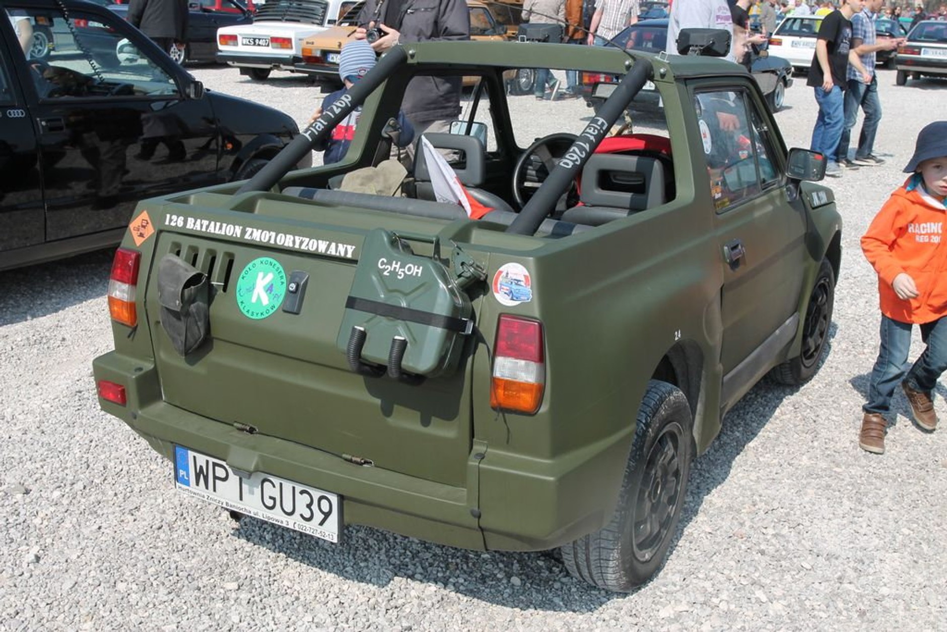 Youngtimer Warsaw 2015 - parada pod Stadionem Narodowym