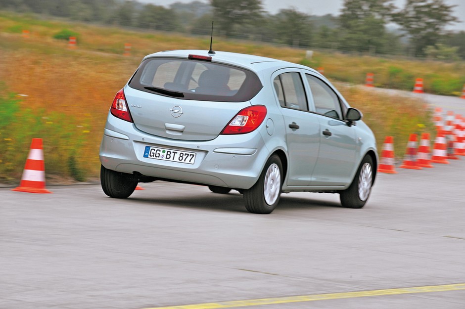 Nowy Volkswagen Polo kontra benzynowa konkurencja - Czy okaże się lepsze od Fiesty, Jazza, i20, Corsy i Clio?