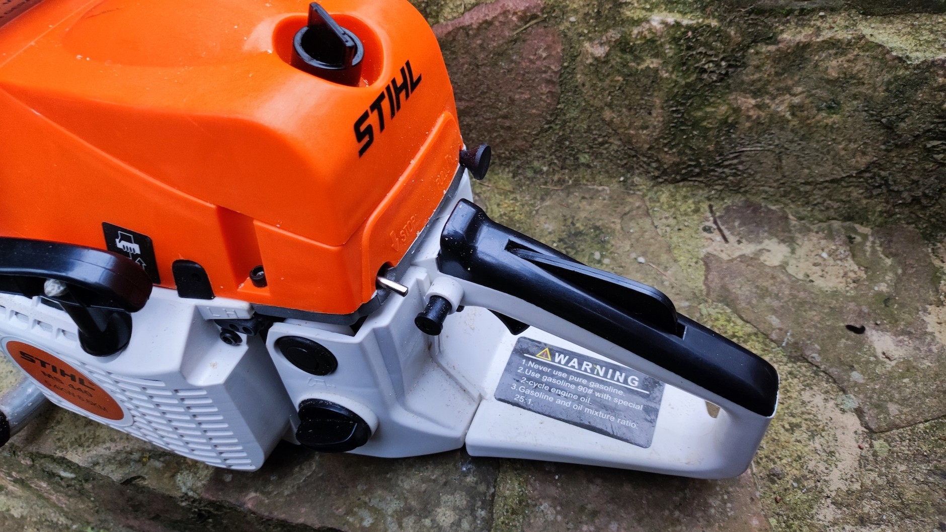 Kolejna okazja od przydrożnego oszusta – podrabiana piła łańcuchowa.