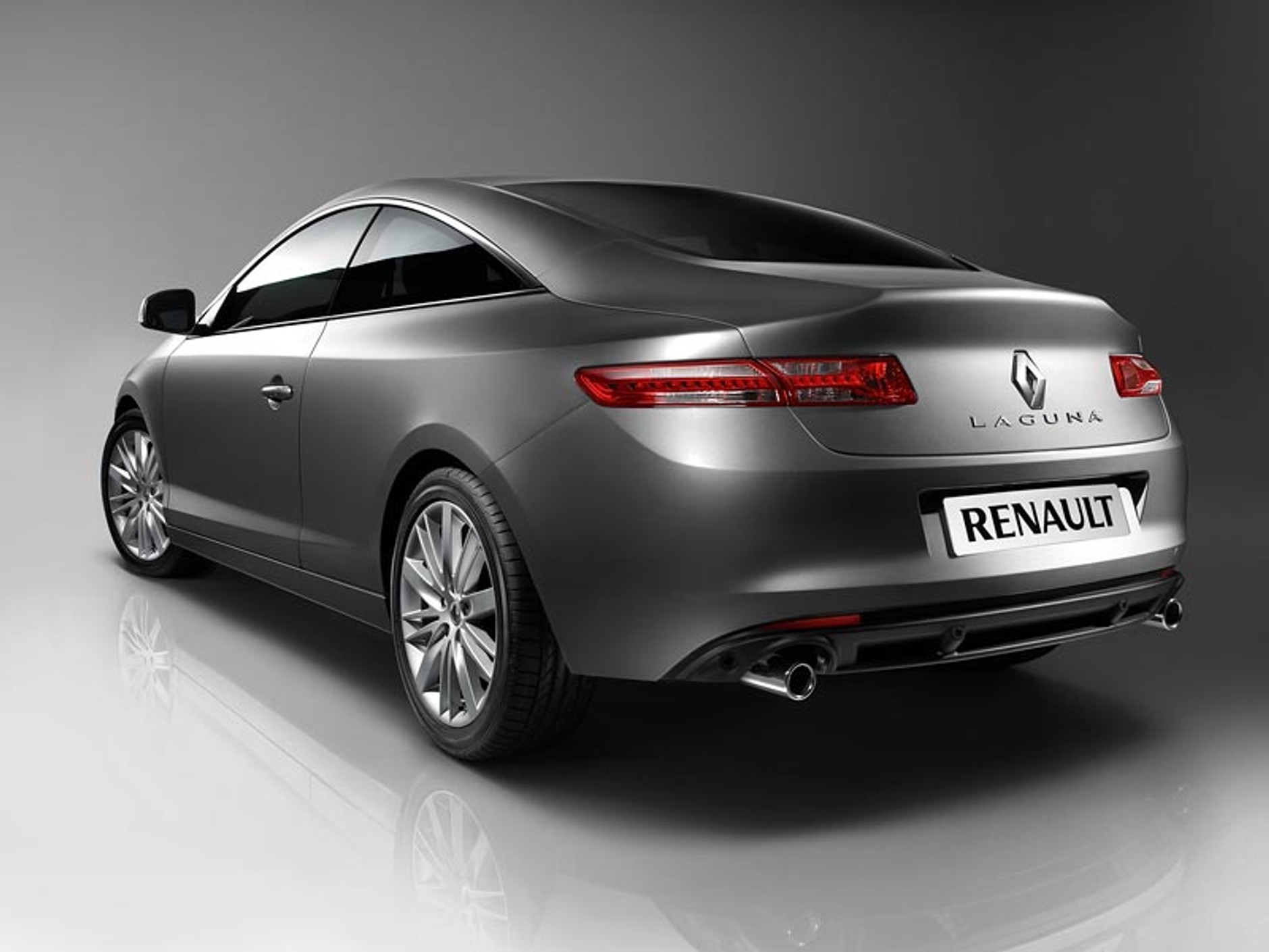 Seryjne coupé Renault Laguna odsłania swoje kształty