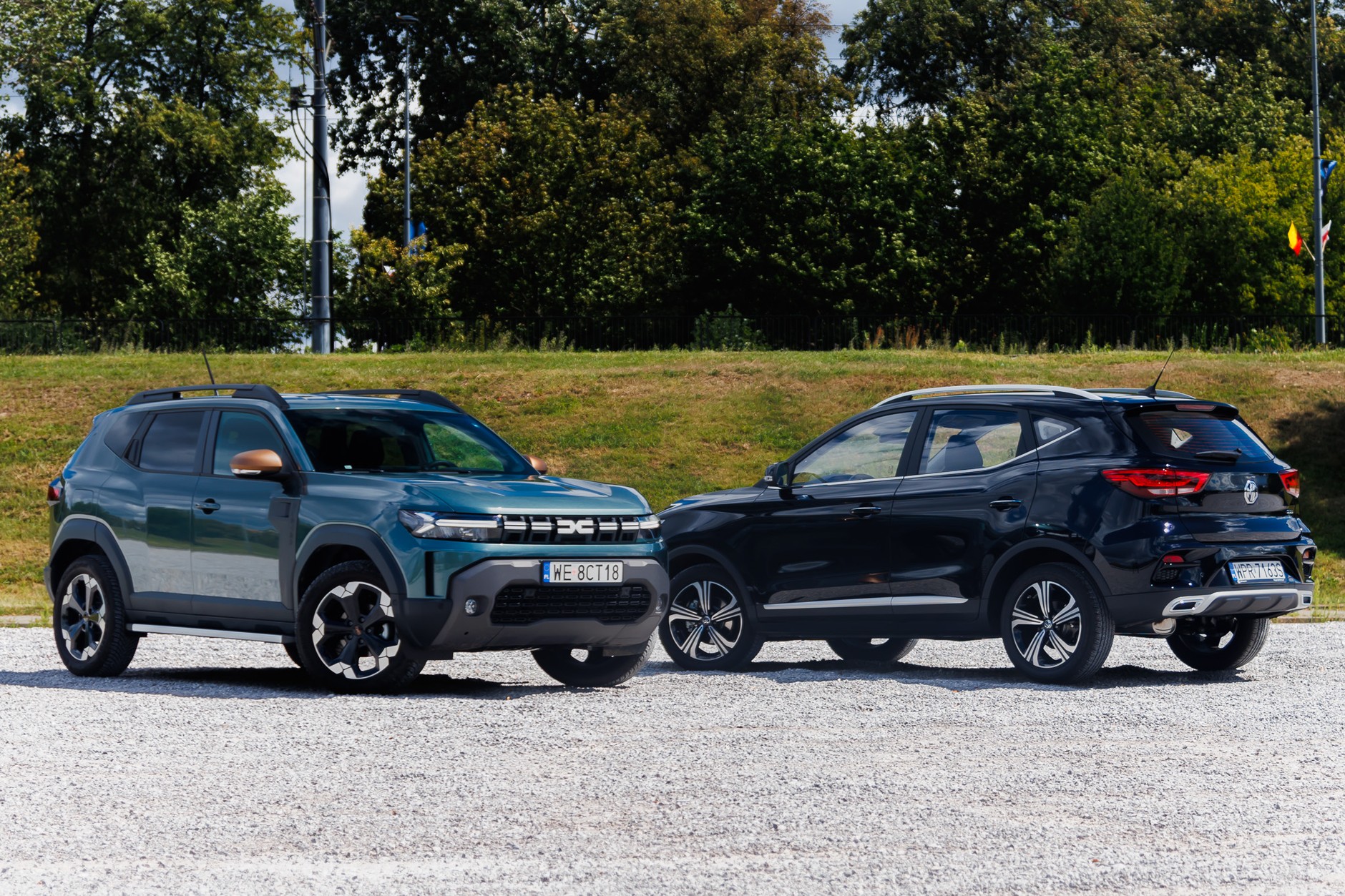 Dacia Duster kontra MG ZS. Porównanie dwóch budżetowych samochodów