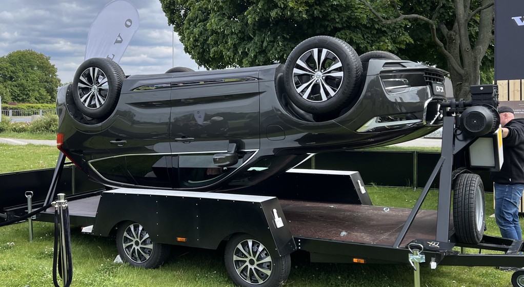 Symulator dachowania w miasteczku Volvo For Safety (Warszawa; 23 maja 2025 r.)