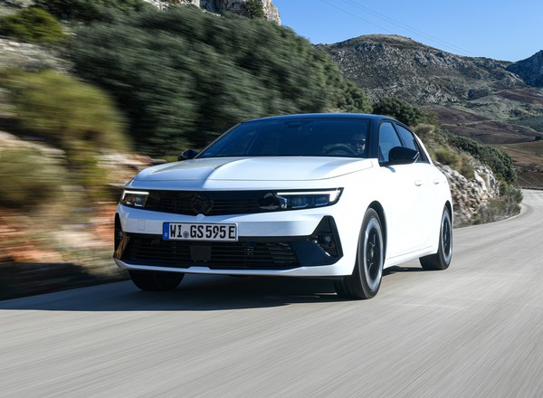 Ople Astra GSe i Grandland GSe. Jeździłem nowymi hybrydami plug-in. Namieszają na rynku?