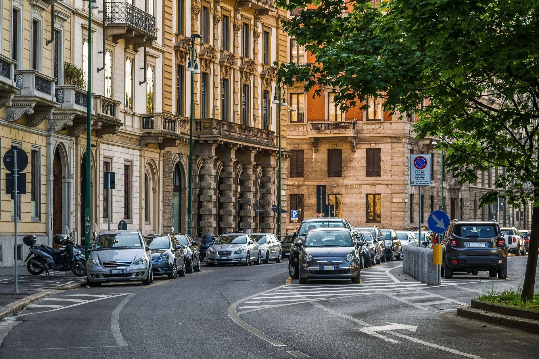 Urokliwa uliczka w starszej części Mediolanu