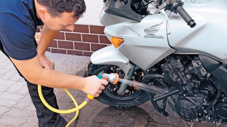 Zabezpiecz motocykl na zimę