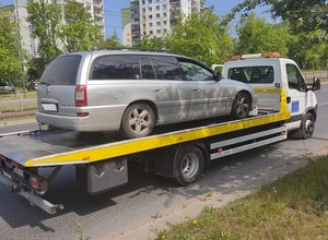 Został zatrzymany przez niezapięty pas. Okazało się, że ma zakaz jazdy i powinien siedzieć w więzieniu