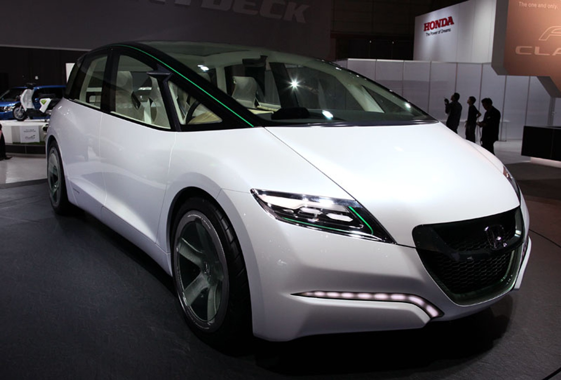 Tokio 2009: zero emisji, Celica powraca, elektryczne 4x4 (fotogaleria)