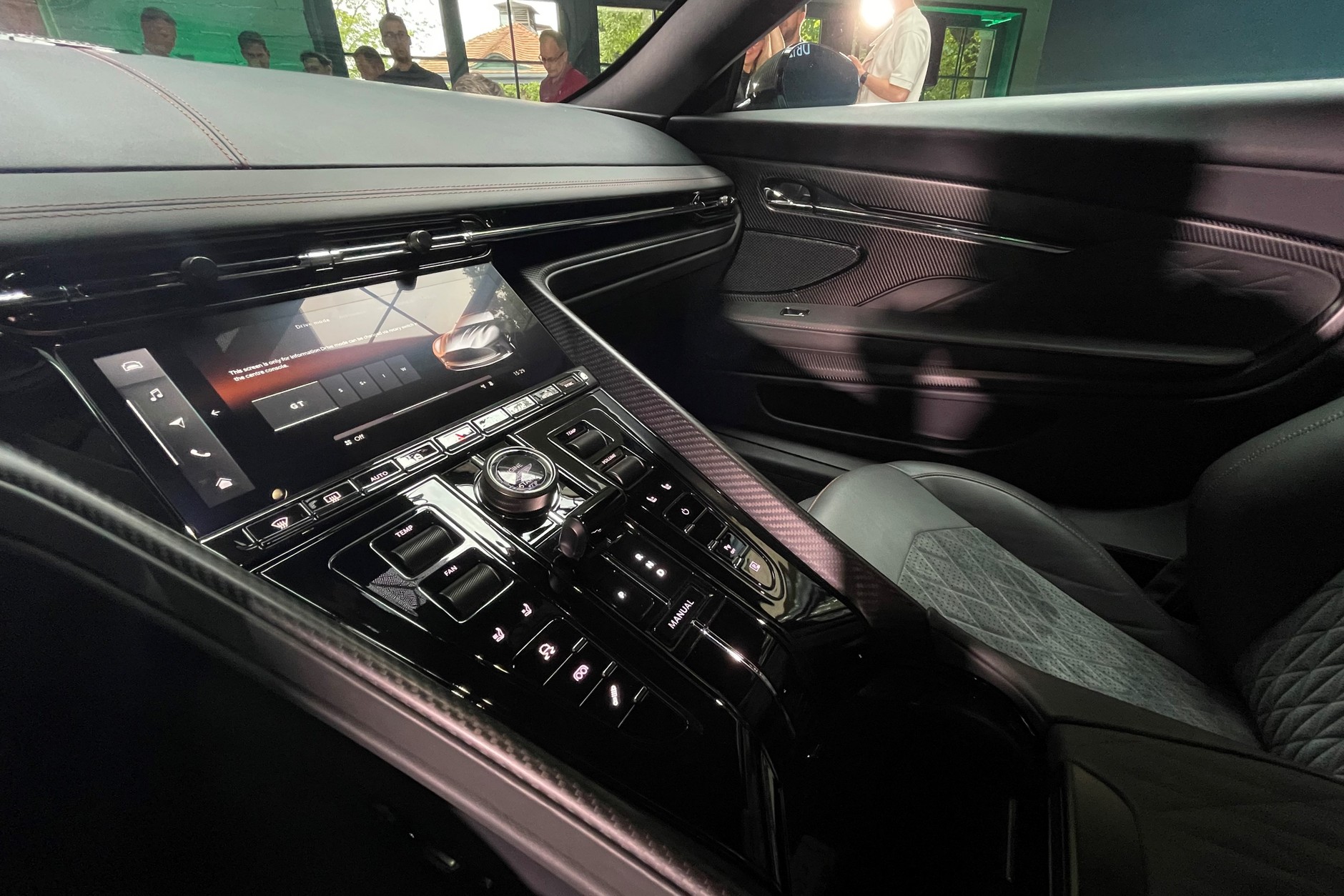 Aston Martin DB12 na polskiej premierze w Warszawie