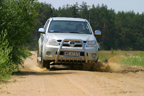 Toyota Hilux 2.5 D-4D SR5 - Twardziel przez duże T
