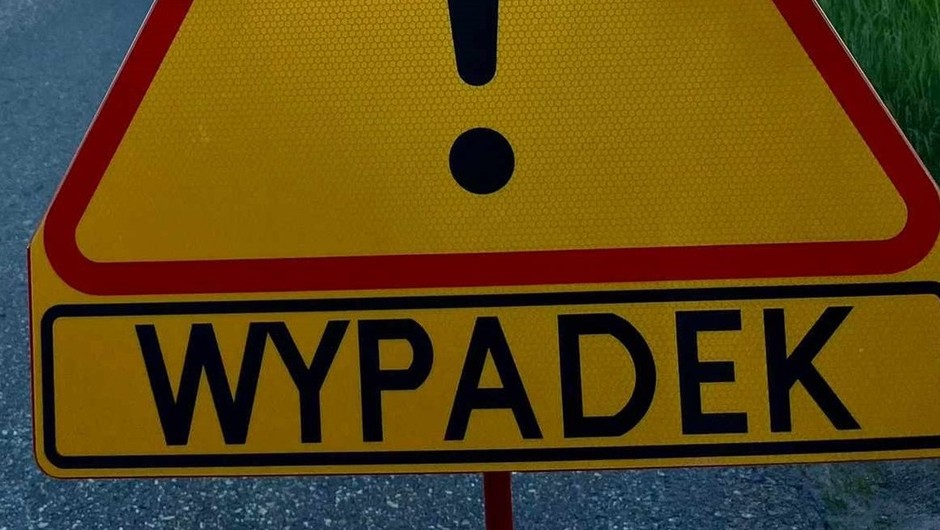 Obraz pochodzący z serwisu https://warminsko-mazurska.policja.gov.pl/ol/aktualnosci/121816,Potracenie-pieszej-na-przejsciu-Policjanci-apeluja-o-zachowanie-wiekszej-ostrozn.html