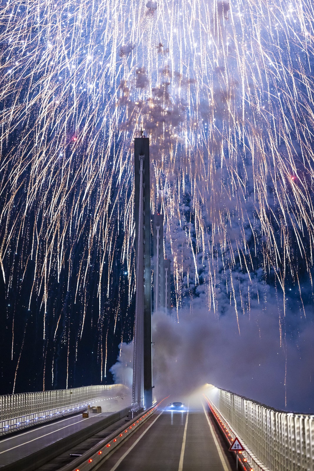 Pierwszy honorowy przejazd rimaca nevery po nowym chorwackim moście Pelješac