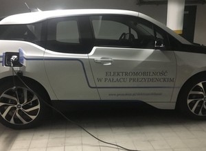 Prezydent daje przykład – w kancelarii pojawiło się elektryczne BMW