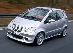 Ten Mercedes A 38 AMG sprzed 22 lat ma dwa silniki benzynowe