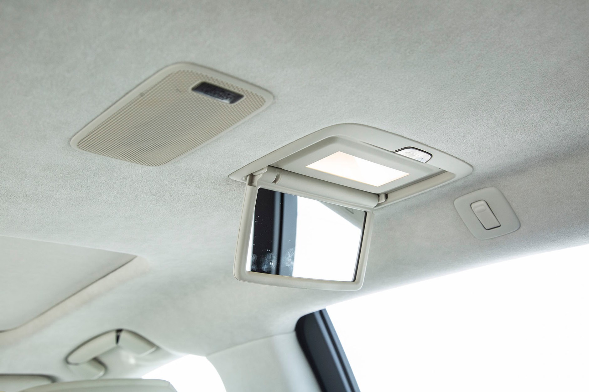 Lexus LS500h - jeździć czy być wożonym?