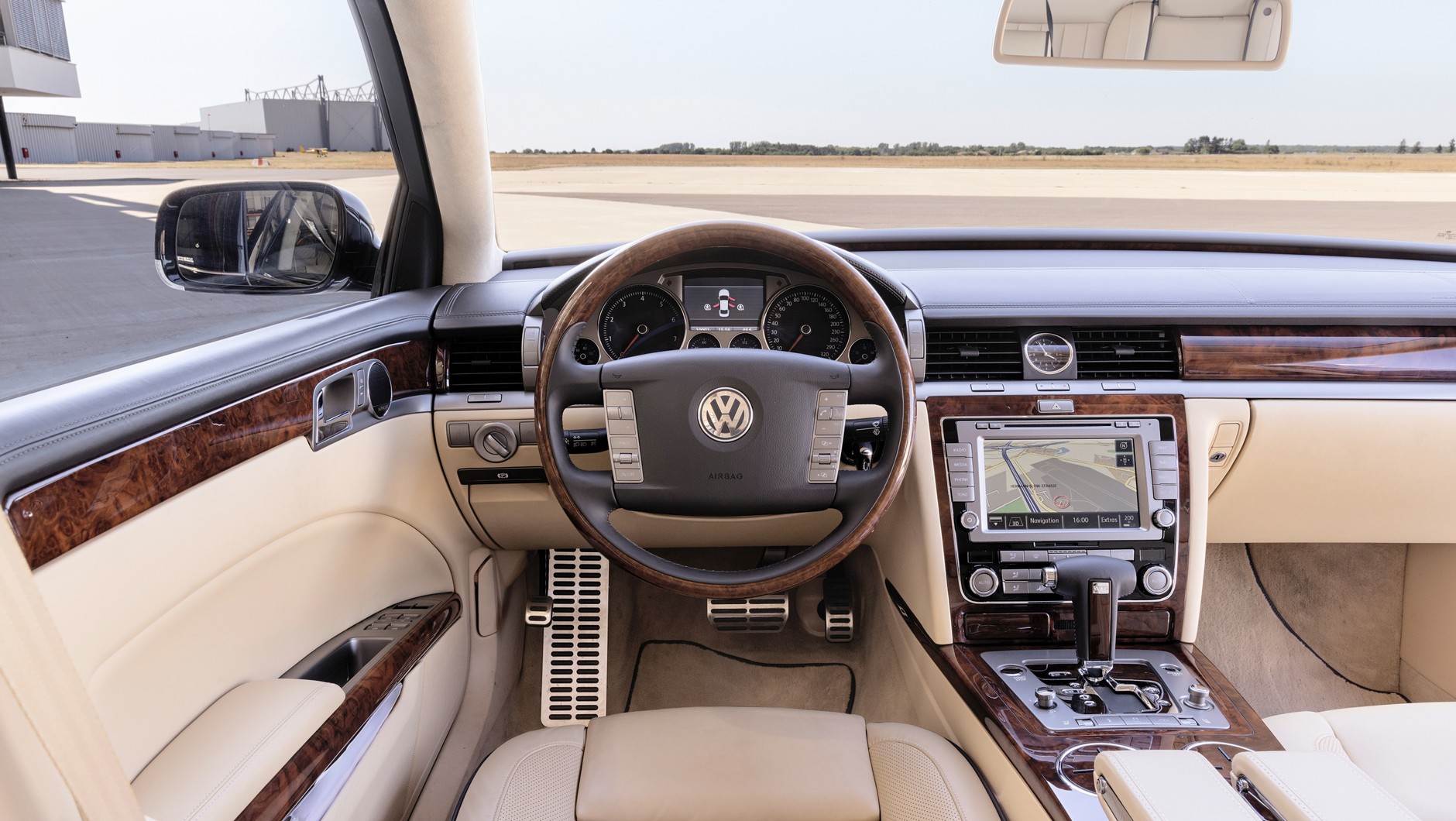 Volkswagen Phaeton (pierwsza generacja; 2002-2016)