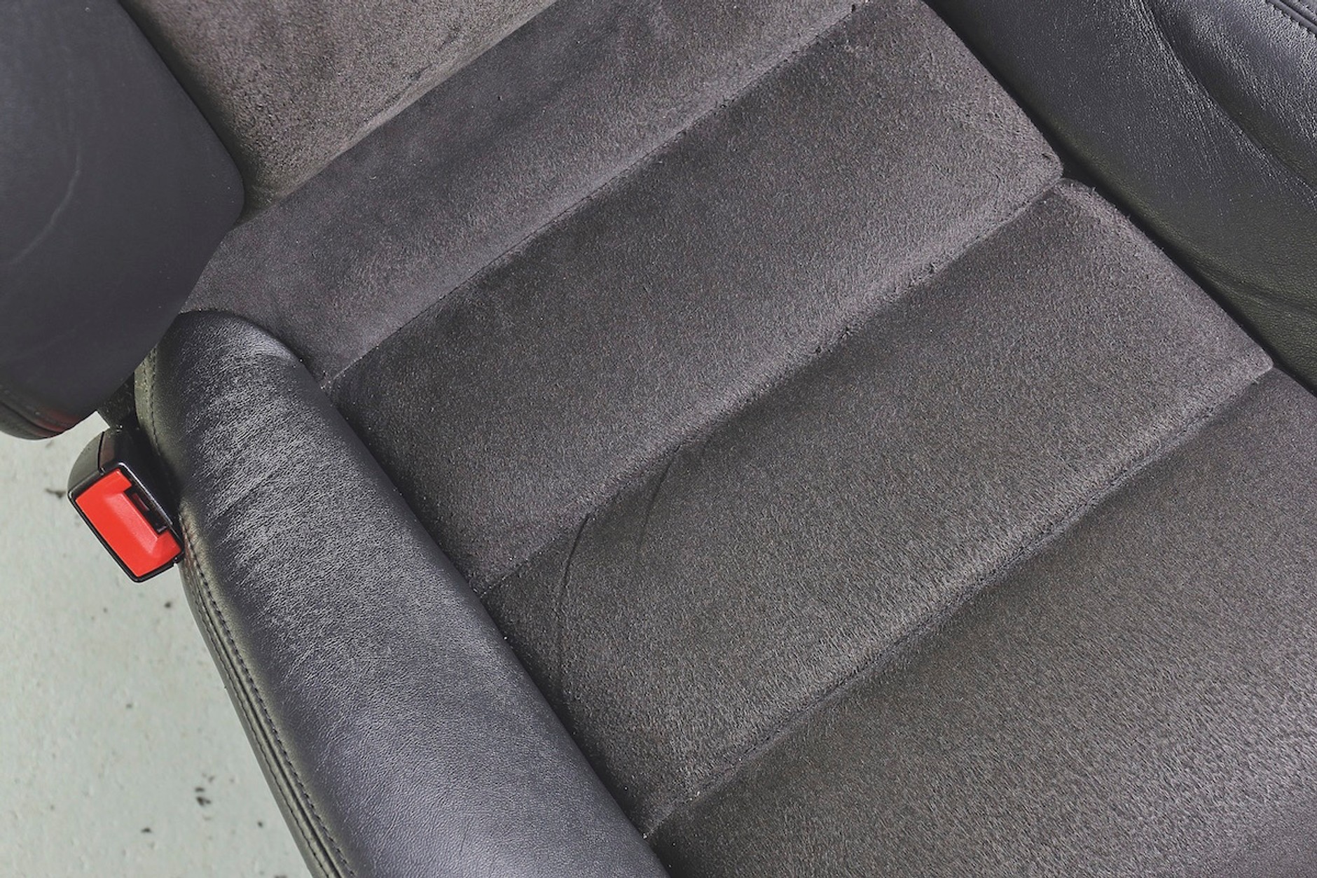 Alcantara - usuwanie zmechaceń