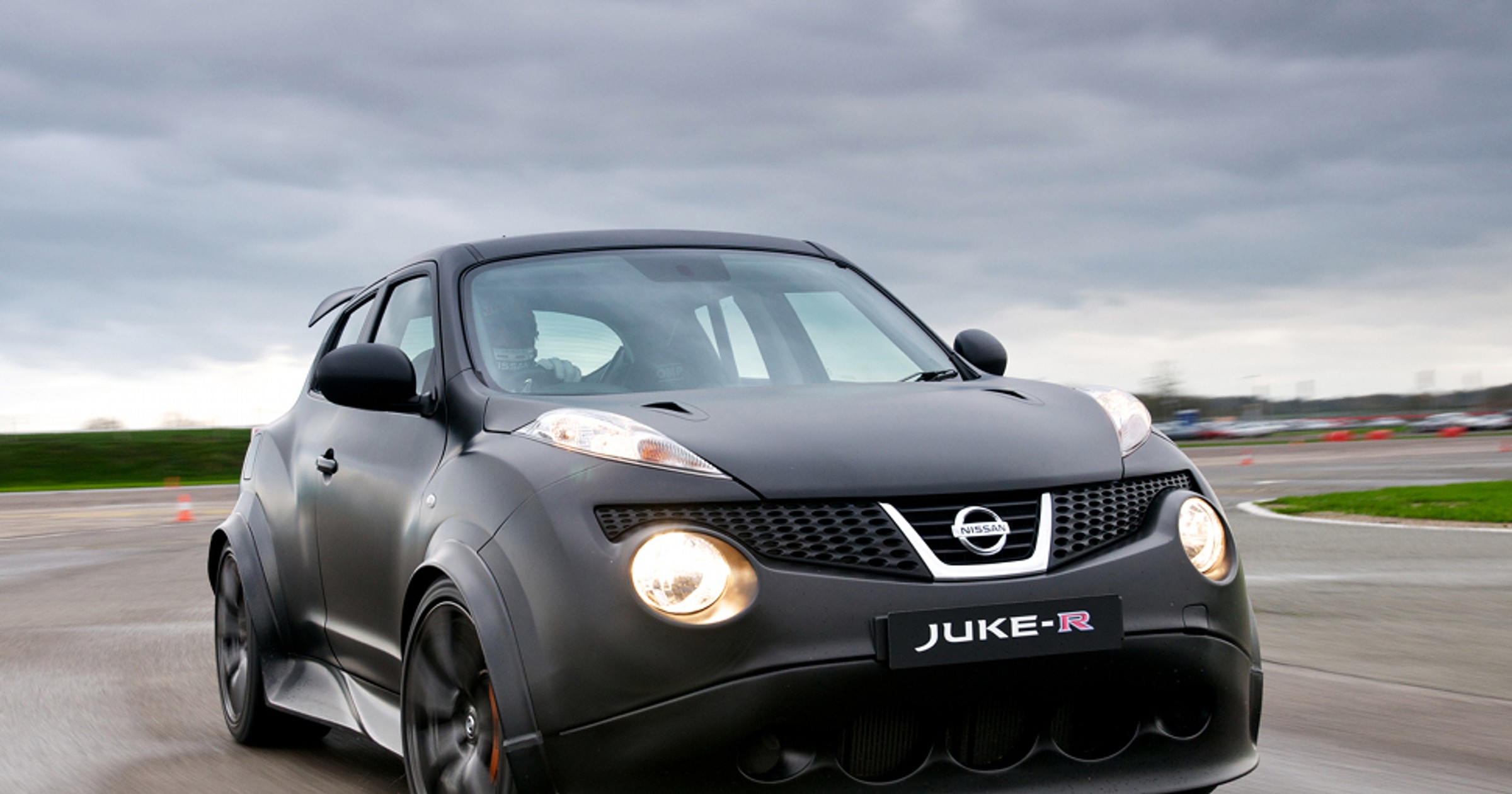 Nissan Juke-R już na torze