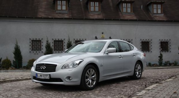 Infiniti M35h: hybryda doskonała