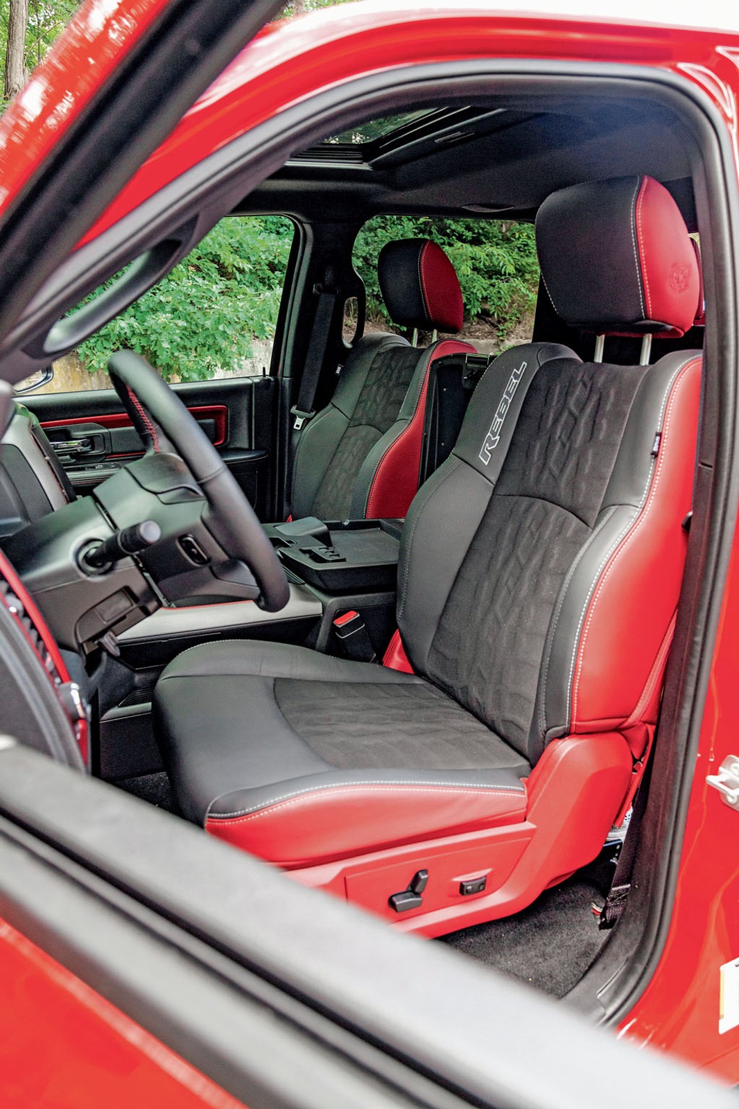 RAM 1500 Rebel 5.7 V8 - pikap z amerykańskiego snu