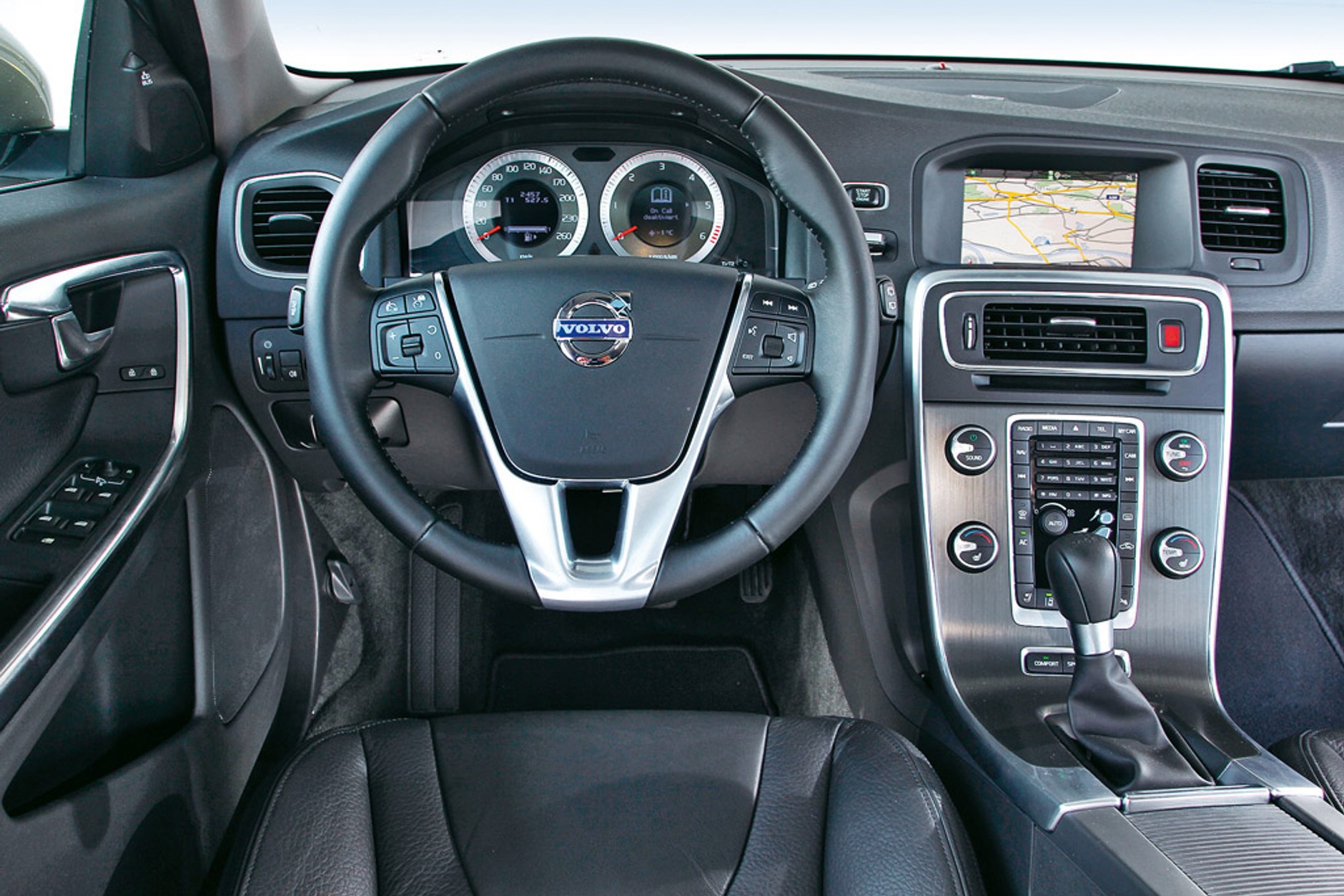 BMW 320d kontra Audi A4 i Volvo V60: sprawdzamy, czy warto kupić kombi klasy premium?