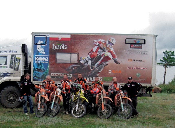 Azjatyckie przyciąganie: ciężarówką i motocyklami do Kazachstanu