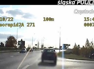 Nie reagował na sygnały policji. Radiowóz musiał zajechać mu drogę [WIDEO]
