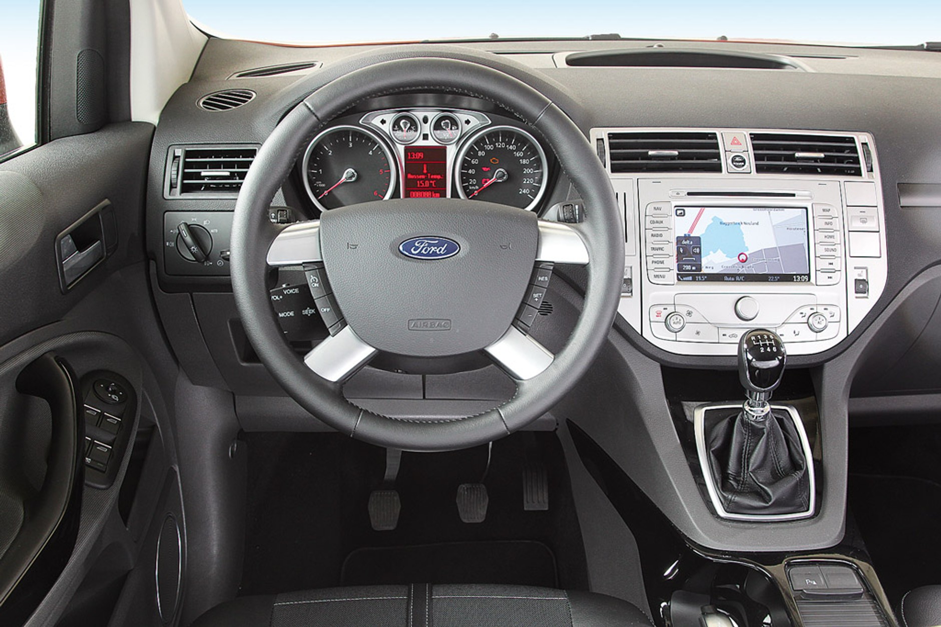 Mazda CX-5 kontra Volkswagen Tiguan, Hyundai ix35 i Ford Kuga: porównanie kompaktowych SUV-ów