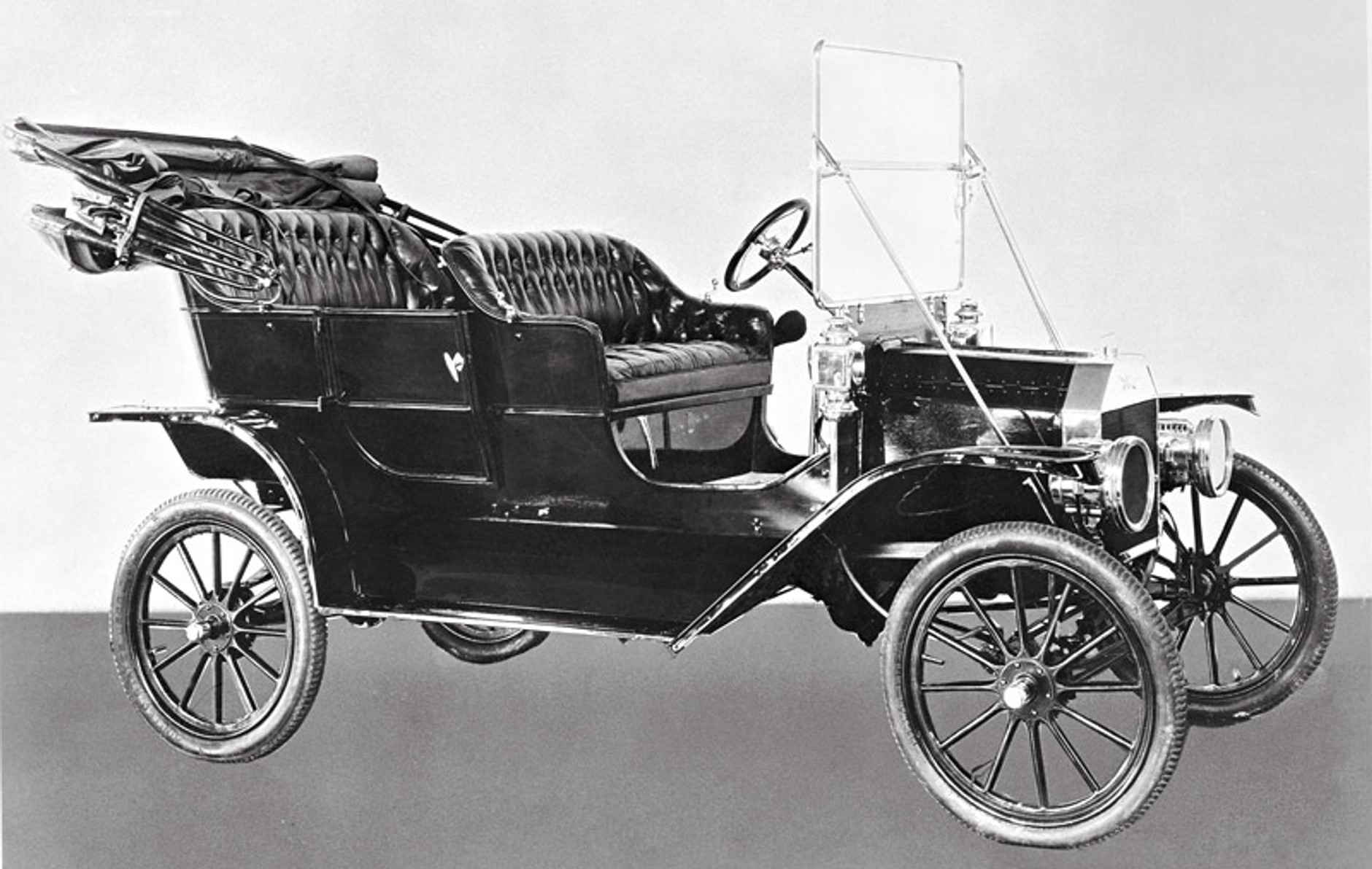 Ford Model T ma sto lat, na zlot przyjechało 750 (fotogaleria)