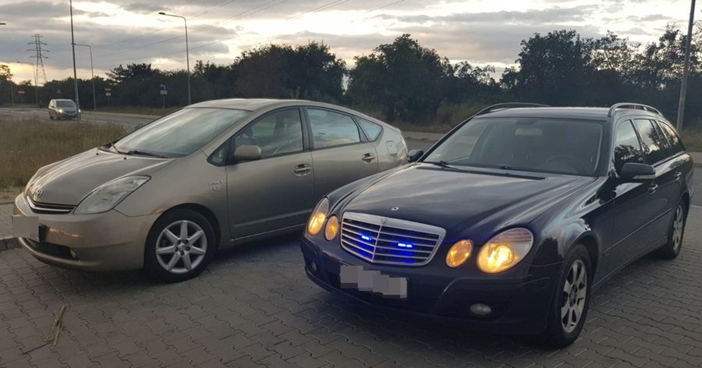 Nieoznakowany policyjny mercedes S211