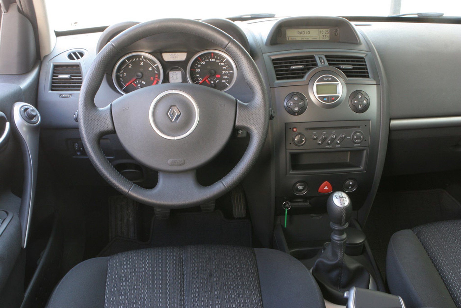 Renault Megane II 1.6 kontra 1.5 dCi: cena podobna, problemy zupełnie inne